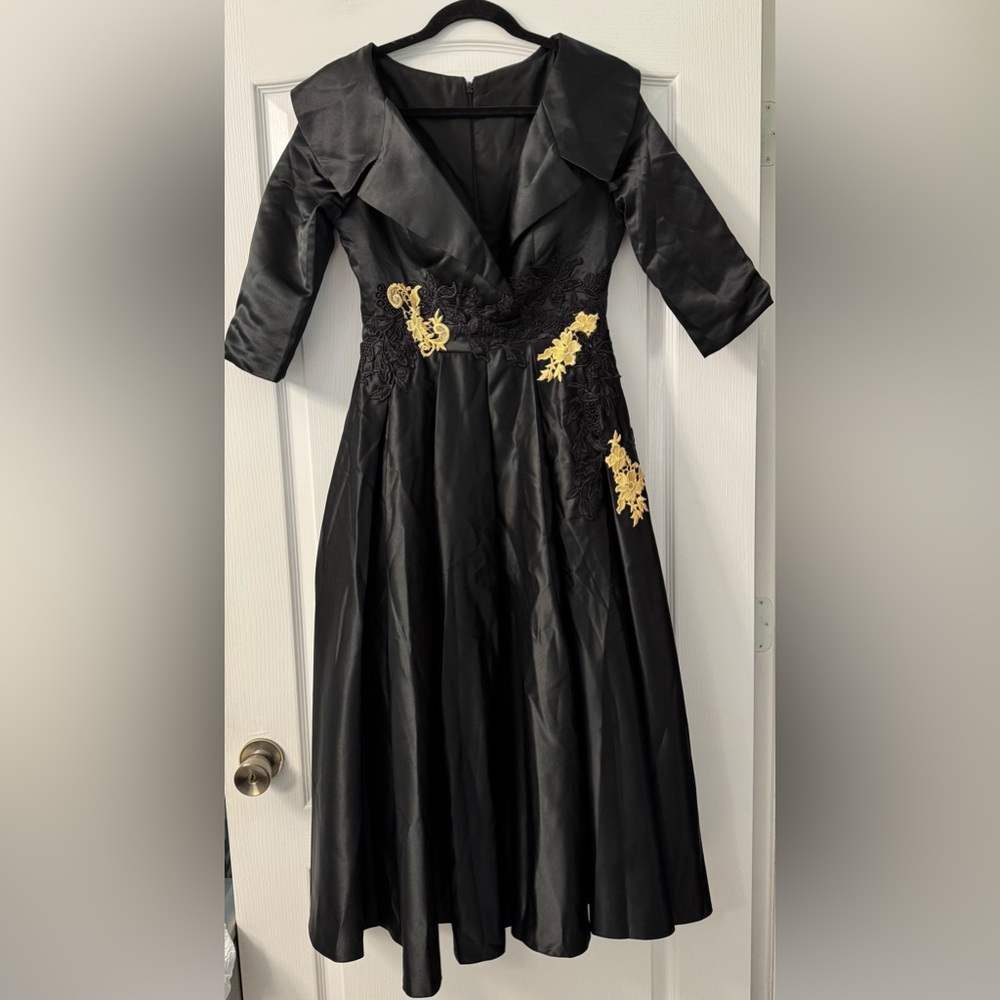 Elegant V-Neck A Line Tea Length Dress With Appliques and Pockets in Black - Picture 3 of 11